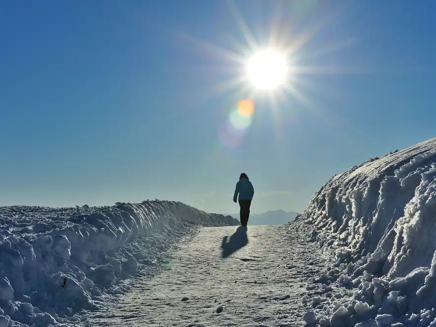 Dolomiten, Trentino Alto Adige, Spaziergang im Schnee