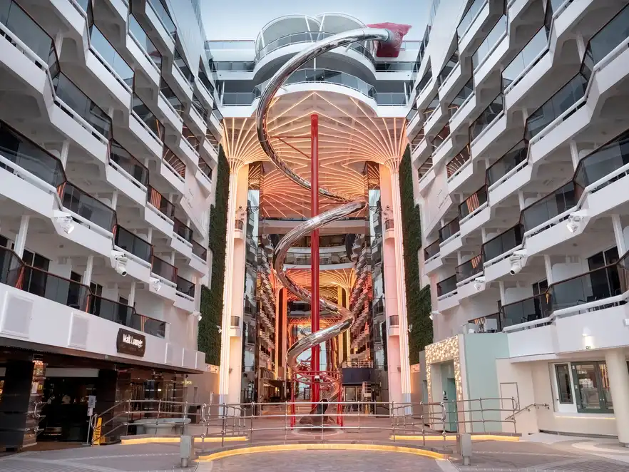 enom Drop @ The Spiral - längste Trockenrutsche auf See an Bord der MSC World Europa