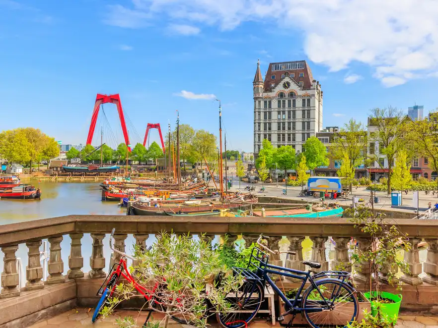 Blick auf den schönen Alten Hafen in Rotterdam, Niederlande