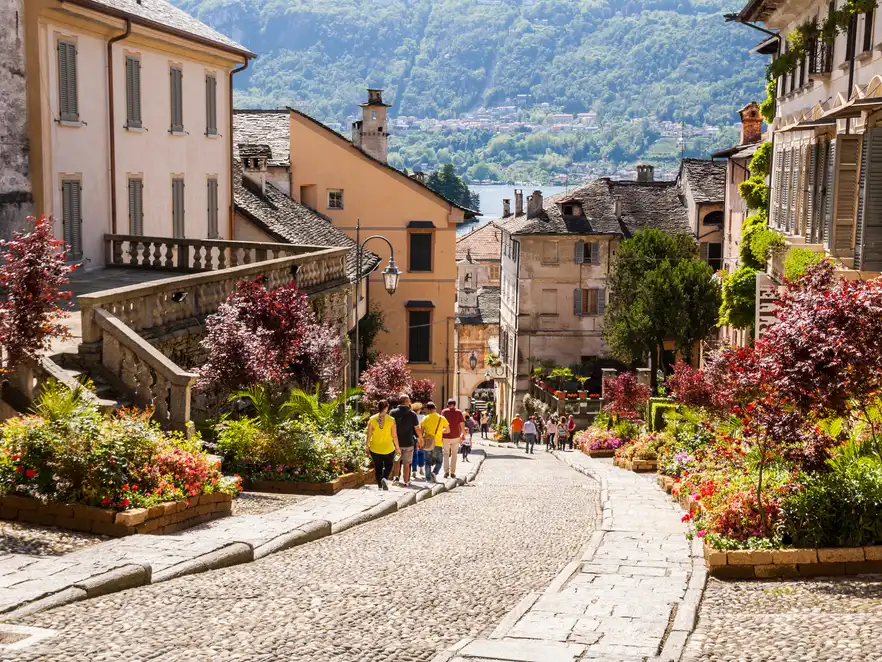 Durch die Gassen von Orta San Giulio am Ortasee