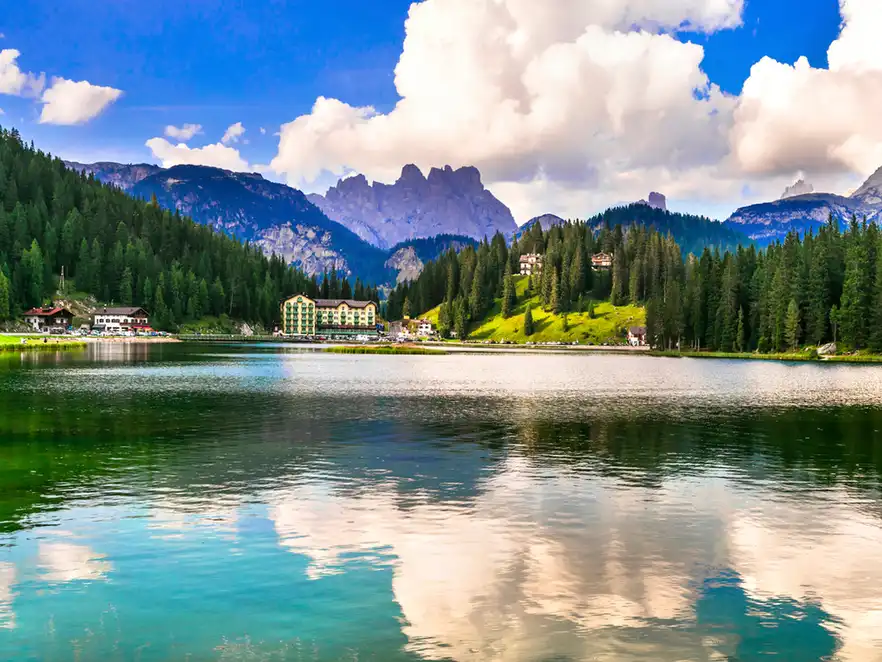 Misurinasee mit Blick auf die Dolomiten