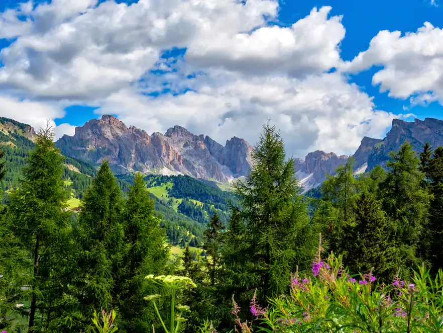 Blick auf die Geislergruppe in den Dolomioten, Südtirol