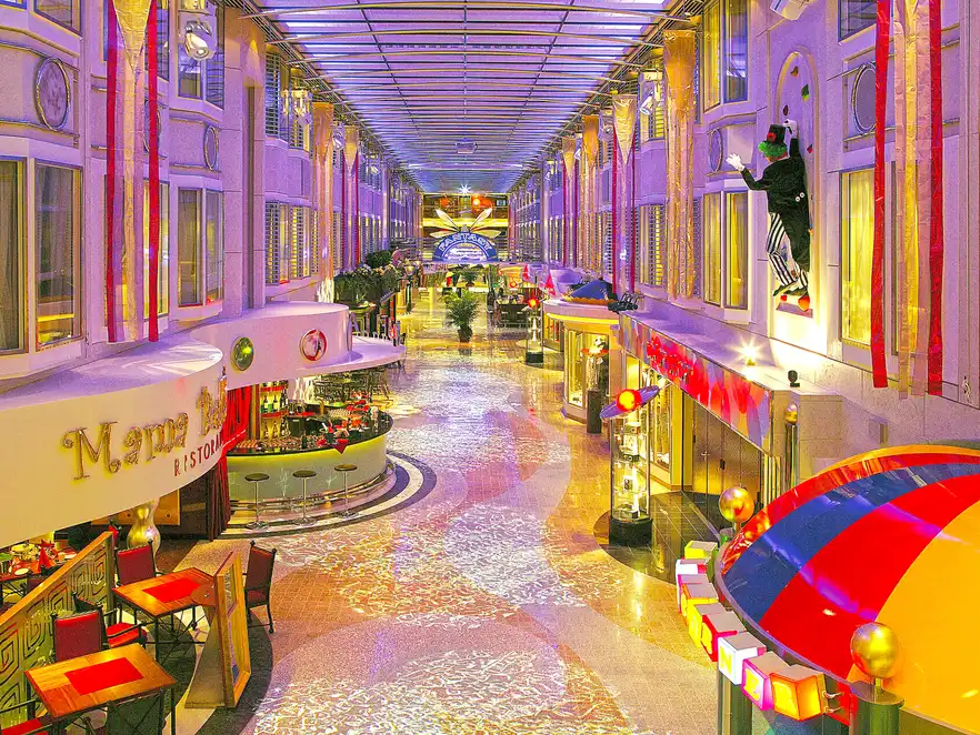 Ihre Fähre die Color Fantasy - Promenade