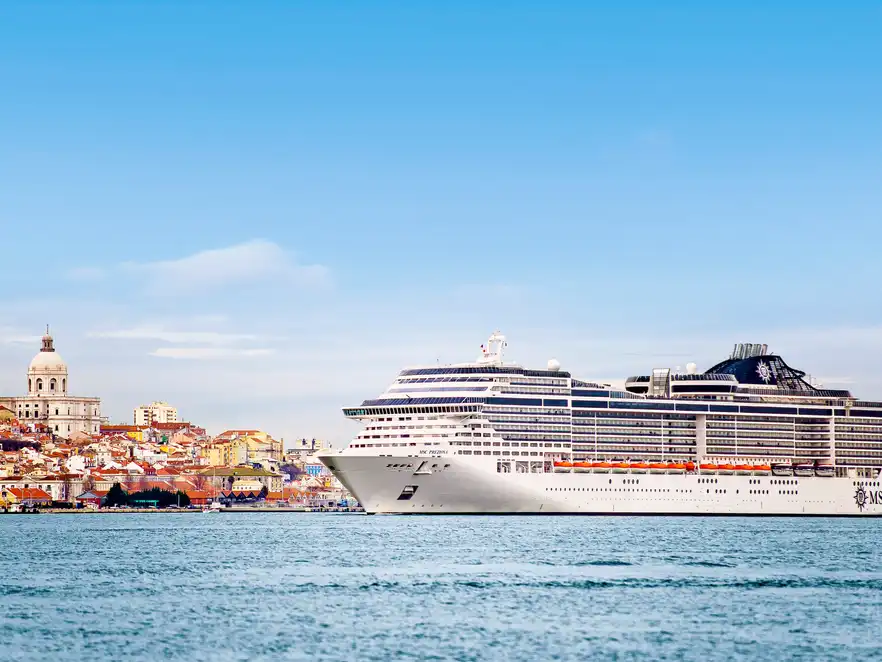 Ihr Schiff MSC Preziosa vor Lissabon