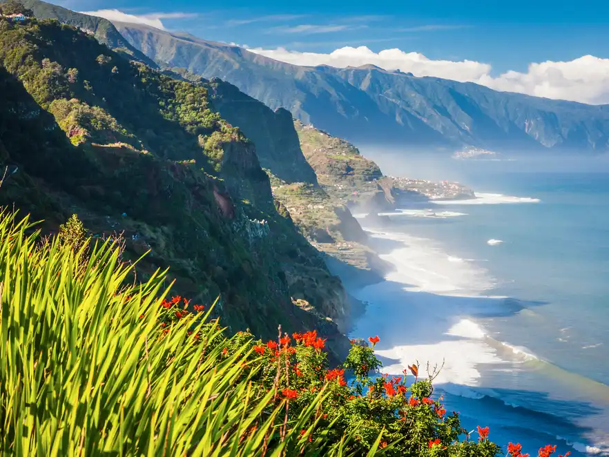 Nordküste in der Nähe von Boaventura auf Madeira, Portugal