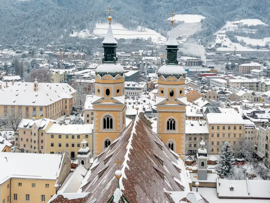 Kathedrale von Santa Maria Assunta und San Cassiano in Brixen im Winter