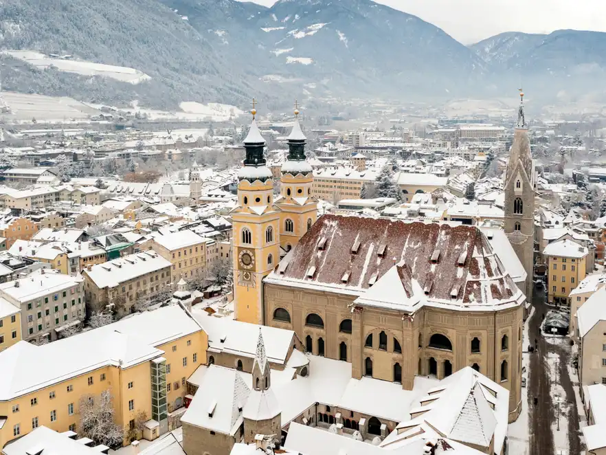 Kathedrale von Santa Maria Assunta und San Cassiano in Brixen im Winter