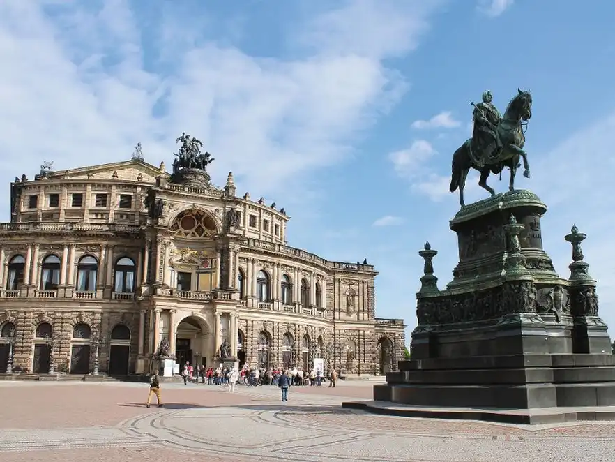 Theaterplatz, Semperoper