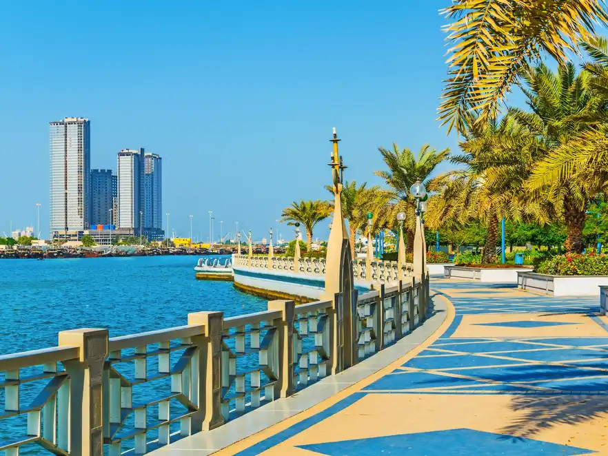 Blick auf die Corniche - Promenade in Abu Dhabi, VAE