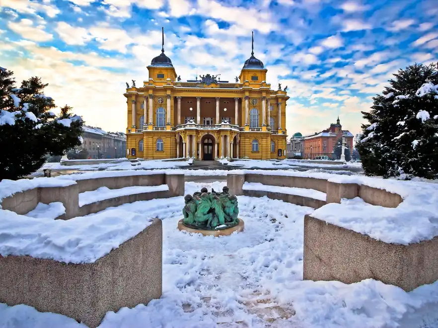 Nationaltheater in Zagreb im Winter, Kroatien