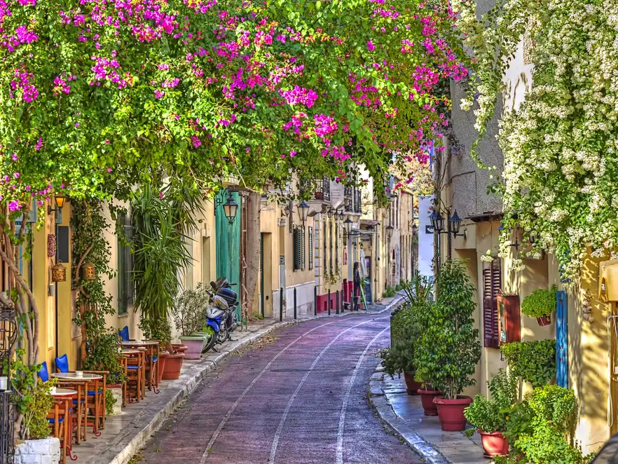 Traditionelle Häuser in der Gegend von Plaka unter Akropolis, Athen, Griechenland.