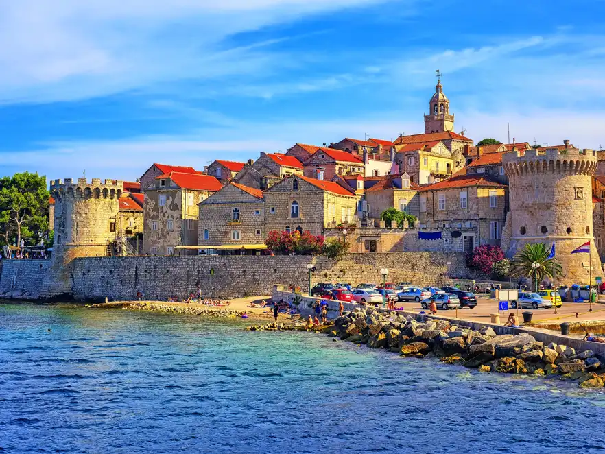 Blick auf die Stadt Korčula auf der gleichnamigen Insel in Dalmatien, Kroatien.