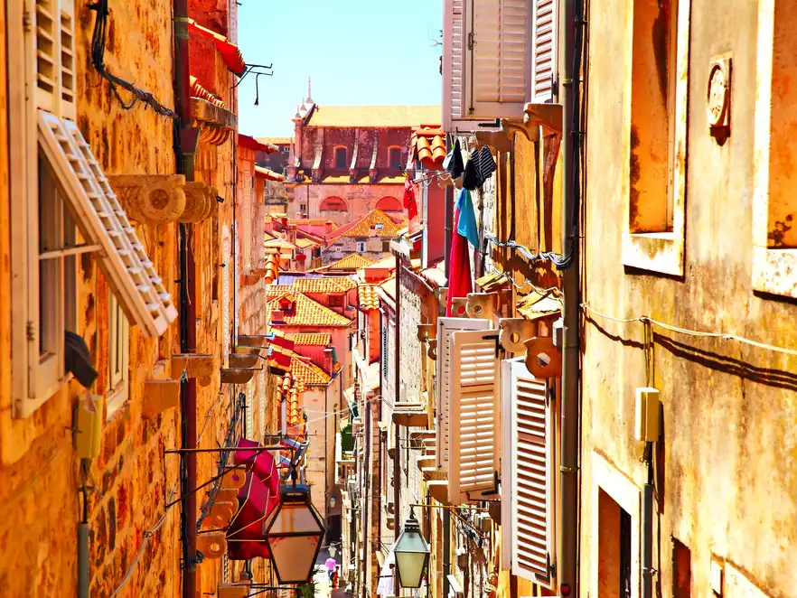 Malerische Straße in Dubrovnik in Dalmatien, Kroatien